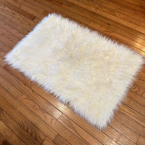 White shag fur rug 24x36 inch